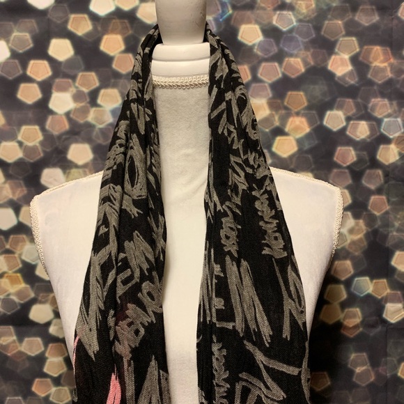 ⭐️NEW YORK PEACE & LOVE SCARF BEAUTIFUL ⭐️ - Picture 4 of 8